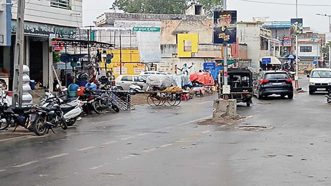 ખેડબ્રહ્મા પંથકમાં મોડી રાતે વરસાદ, વાતાવરણમાં ઠંડક.