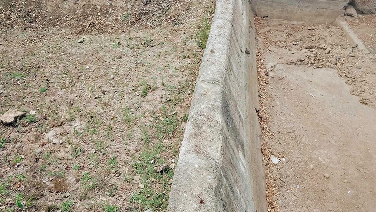 સુનોખ-ખિલોડા પંથકના ચેકડેમોમાં માટીની સફાઈ માટે ખેડૂતોની માંગણી.