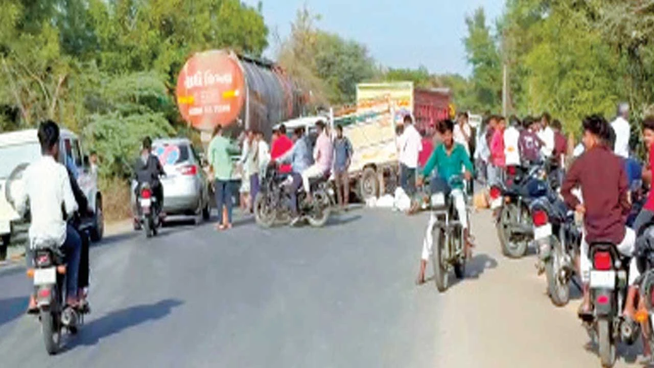 Vadodara: ડેસર પરથમપુરા રોડ પર બોલેરો ડમ્પર વચ્ચે ગમખ્વાર અકસ્માત 