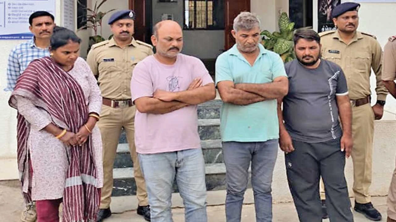Ahmedabad: સાણંદમાં શટલ રિક્ષામાં મુસાફરના સ્વાંગમાં લૂંટ કરતી ટોળકીને પોલીસે ઝડપી પાડી 