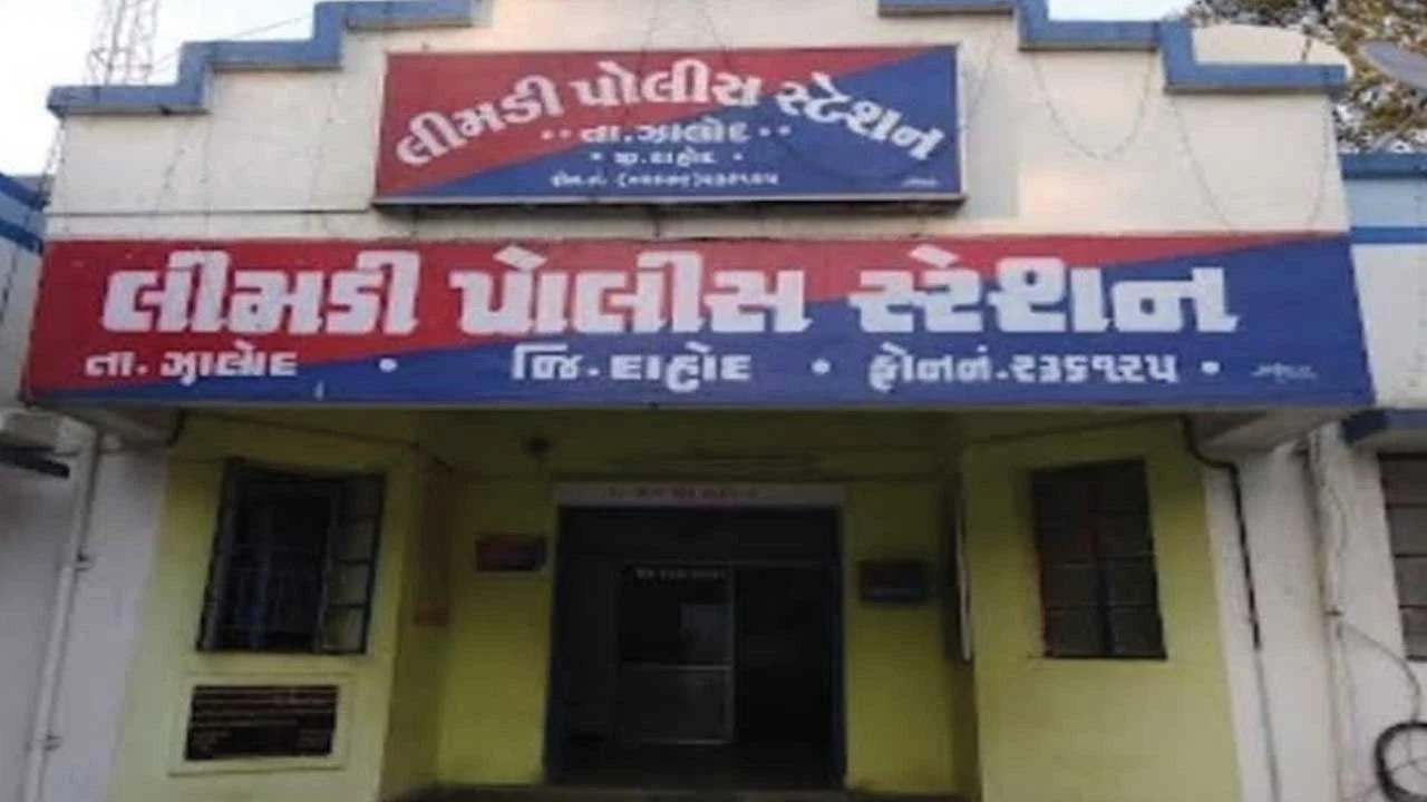 Dahod: લીમડી-લીમખેડા રોડ પર ગાયો બચાવવા જતા ટ્રક પલટી, ચાલક ઈજાગ્રસ્ત.