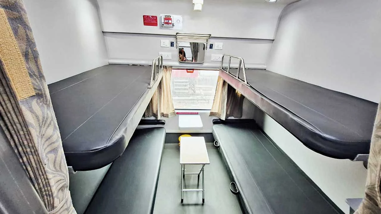 અત્યાધુનિક ઇન્ટિરિયર અને વિશ્વકક્ષાની સુવિધાઓ સાથે અમૃત ભારત કોચ તૈયાર.