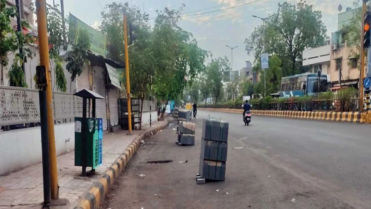 Ahmedabad: ખોખરામાં નવી ફૂટપાથ તોડી ફરી બનાવવા સામે સવાલો ઊભા થયા