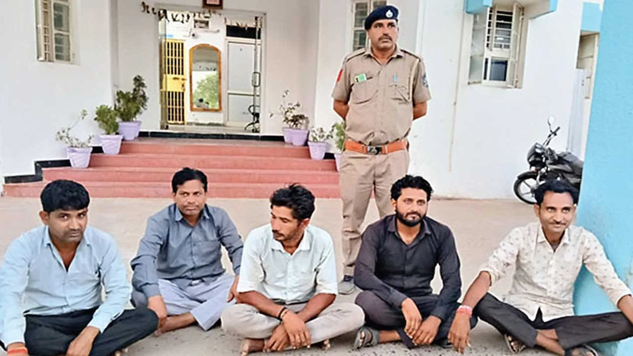Tharad: મૈત્રી કરારમાં રહેતા યુવકને માર મારનાર પૈકી પાંચ શખ્સો ઝડપાયા 