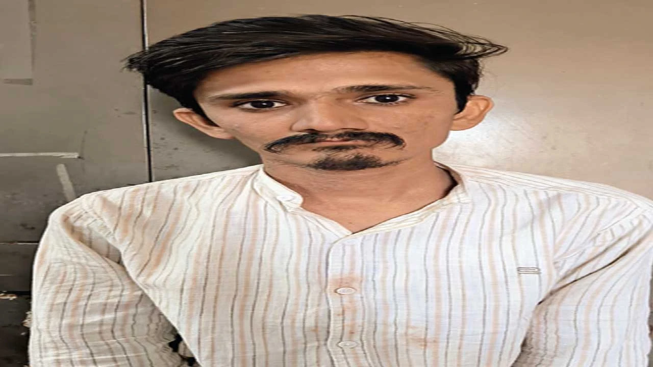 અમદાવાદના ધોળકામાં કફ સિરપ સાથે યુવાન પકડાયો.