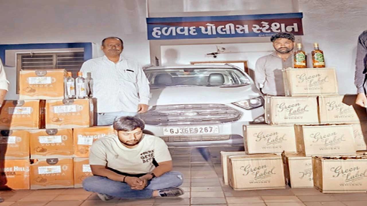 હળવદ નજીક કારમાંથી 288 બોટલ દારૂ ઝડપાયો, એકની ધરપકડ, પોલીસે રૂ. 5,56,800નો મુદ્દામાલ જપ્ત કર્યો.