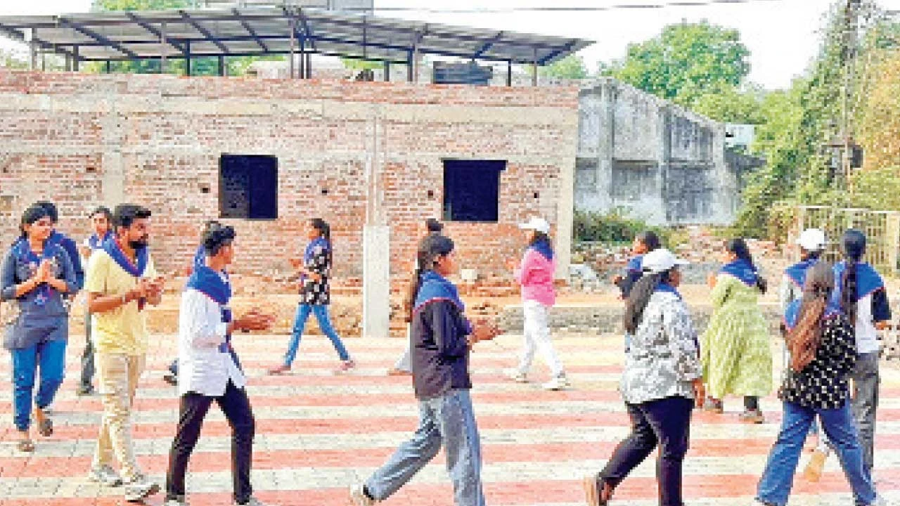 અંકલેશ્વર: UPL યુનિ. દ્વારા વટારિયામાં સાત દિવસીય NSS કૅમ્પનું આયોજન, જેમાં સમુદાય સેવા પર ભાર મૂકવામાં આવ્યો.