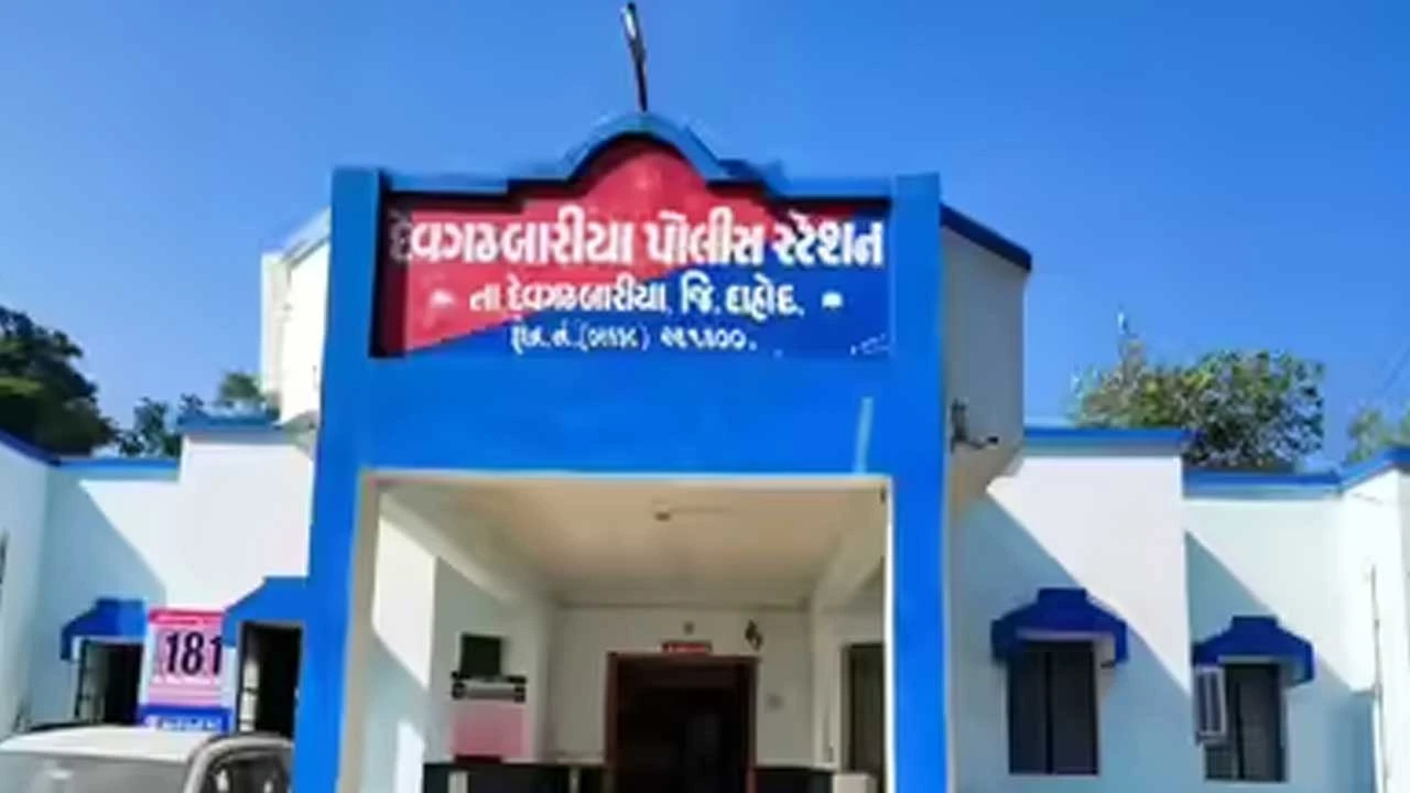 દાહોદ: યુવાનનું અપહરણ કરી માર મારનાર 4 સામે ફરિયાદ, FIR registered against 4 in Dahod kidnapping case.