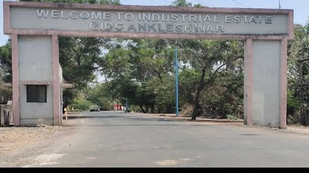 અંકલેશ્વર: અંકલેશ્વર GIDCમાં શ્રીમદ્ ભાગવત સપ્તાહ અંતર્ગત માણભટ્ટ આખ્યાનનું આયોજન.