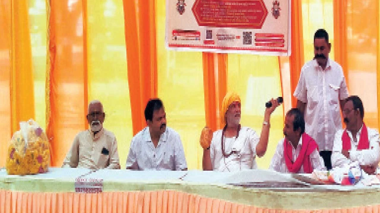 Bodeli: ગૌ-માતાને રાષ્ટ્રમાતાનો દરજ્જો અપાવવા બોડેલીમાં સંમેલન યોજાયું, જેમાં ગૌ-પ્રેમીઓ અને અગ્રણીઓએ ભાગ લીધો.