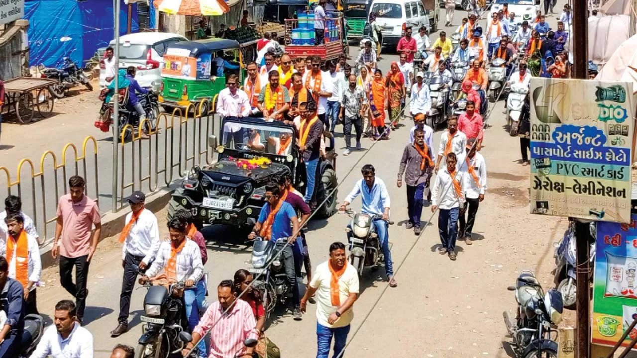 વાઘોડિયા: પાલિકાની 24 બેઠક માટે 54 ઉમેદવારોએ nomination ભર્યા. રાજકીય પક્ષો દ્વારા ઉમેદવારી નોંધાવવામાં આવી.