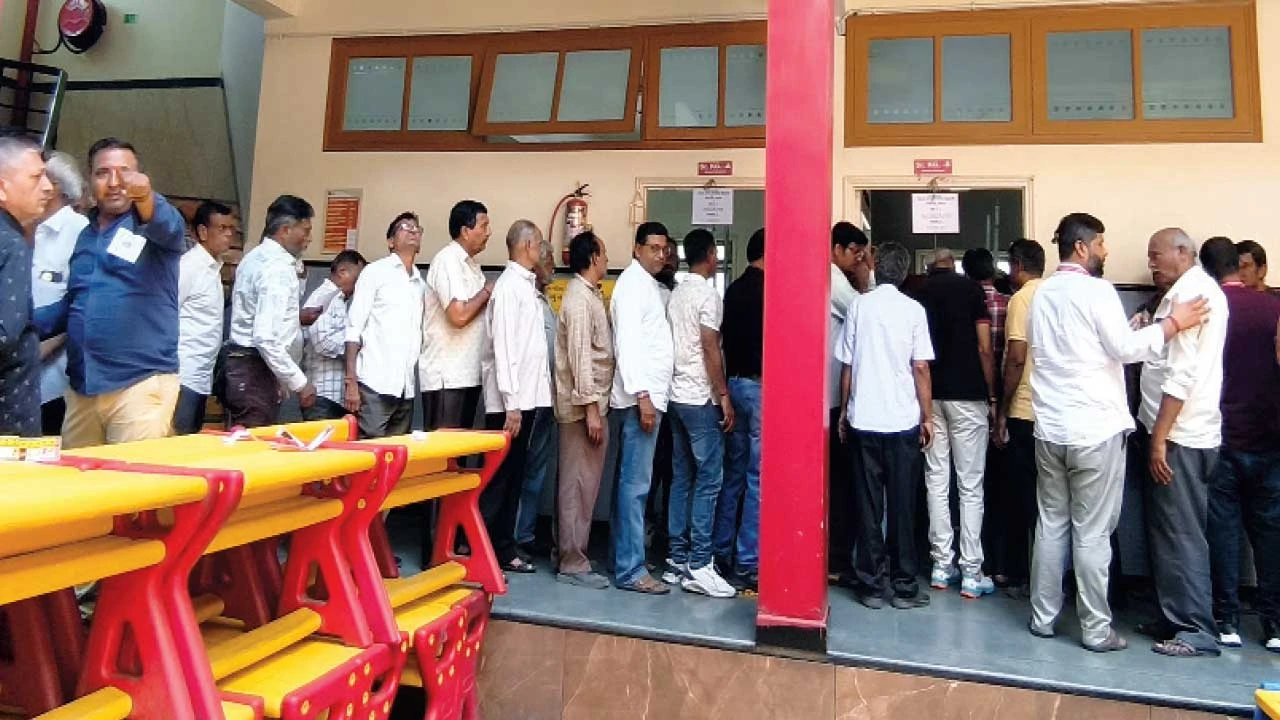 Padra: પાદરા નગર નાગરિક સહકારી બેંક લિમિટેડની શાંતિપૂર્ણ ચૂંટણી સંપન્ન થઈ, જેમાં સારો પ્રતિસાદ મળતા નોંધપાત્ર ટકા મતદાન નોંધાયું.