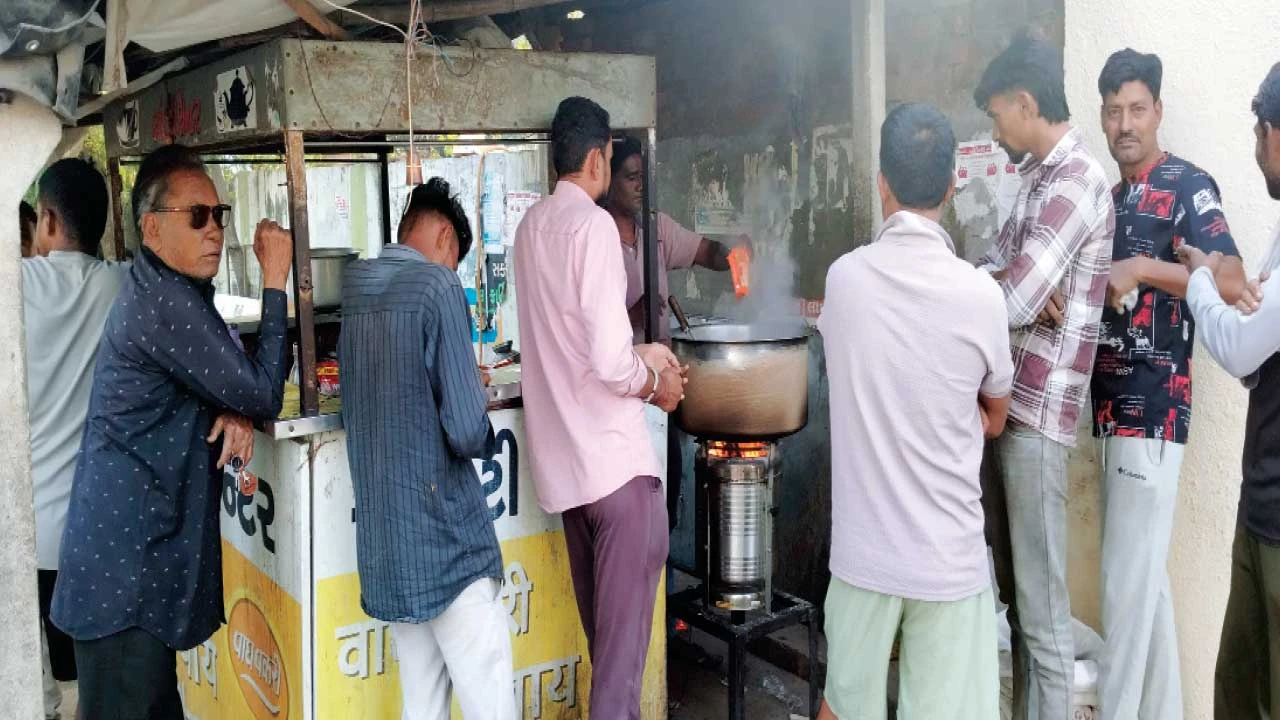 છોટા ઉદેપુર: સંખેડામાં Commercial ગેસની અછતથી ચૂલાનો ઉપયોગ.