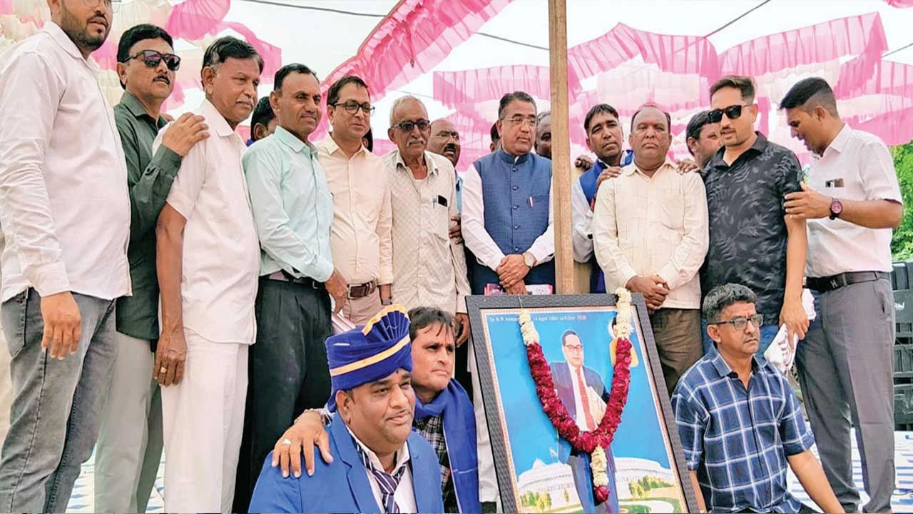 Surendranagar: દસાડા તાલુકાના એરવાડા ગામે ડૉ આંબેડકર સાહેબની જન્મજયંતી ઉત્સાહભેર ઉજવાઈ 