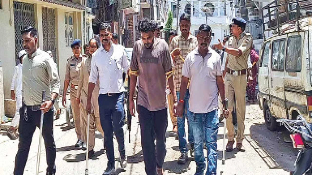 Godhra:આરોપી ઝાકીર ઝભાને દોરડાથી બાંધી ઘરે લઈ તપાસ હાથ ધરાઈ 