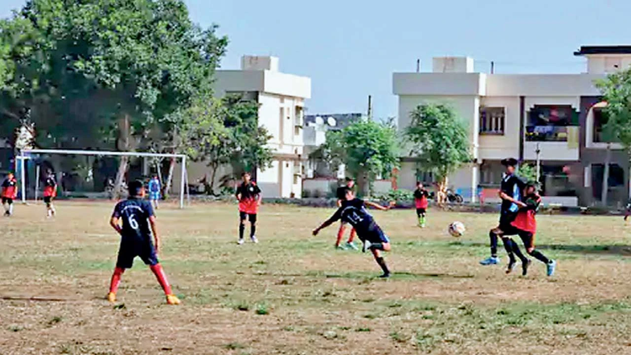 Himatnagar: હિંમતનગરમાં અન્ડર-14 ફૂટબોલ સ્પર્ધા શરૂ, 7 ટીમો ભાગ લેશે 