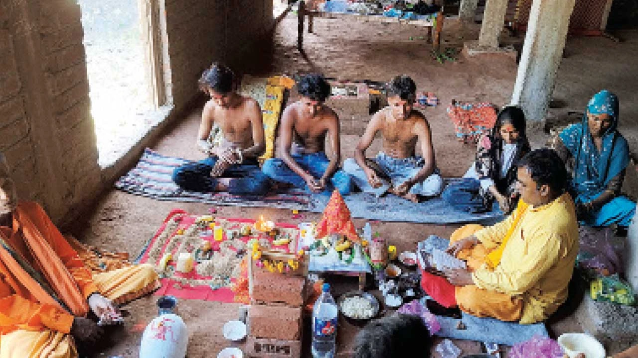 Chhota Udepur: એક જ પરિવારના પાંચ સભ્યોની સનાતન ધર્મમાં ઘર વાપસી