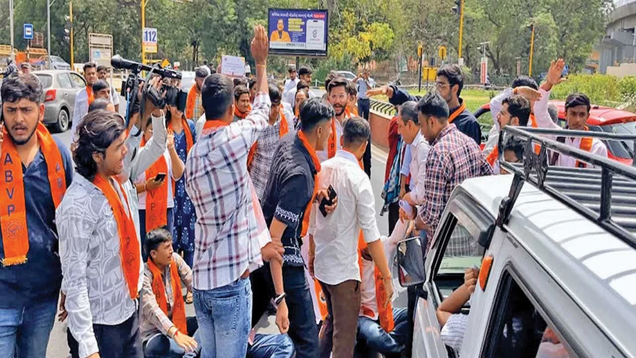 ગુજરાત કોમન એડમિશન સર્વિસ પોર્ટલ મુદ્દે ABVPનુ રસ્તારોકો