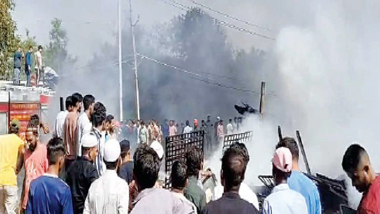 Palej: વલણ ગામમાં સ્ક્રેપના ગોડાઉનમાં ભીષણ આગથી અફરાતફરી મચી