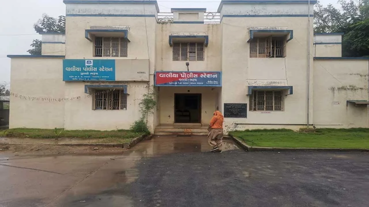 Bharuch: વાલિયામાં બાળકી પર દુષ્કર્મનો આરોપી ઝડપાયો