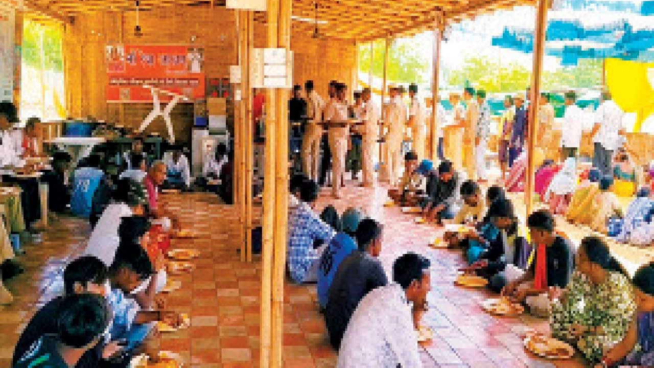 Dabhoi: કરનાળીમાં ભક્તિ-સેવાનો ત્રિવેણી સંગમ, પ્રસાદીનો લાભ