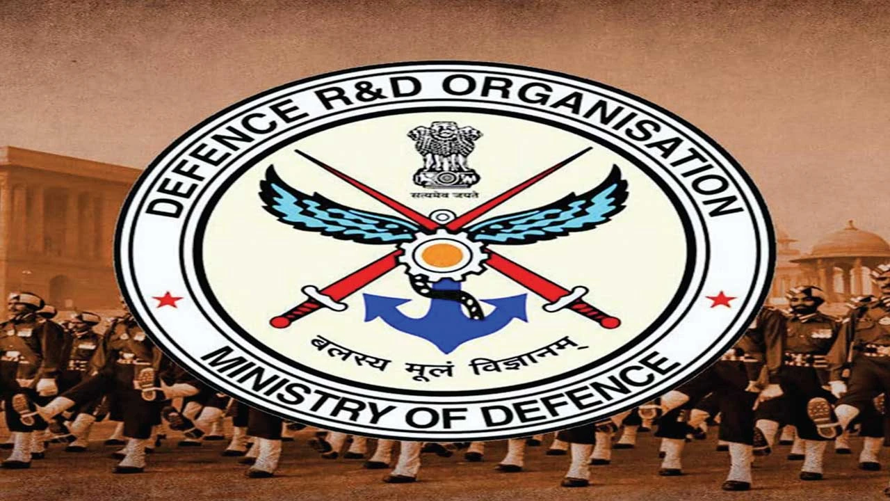 ડિફેન્સ મિનિસ્ટર એટલે દેશની સુરક્ષા અને સૈન્ય દળોનું સંચાલન કરનાર કેબિનેટ મંત્રી.