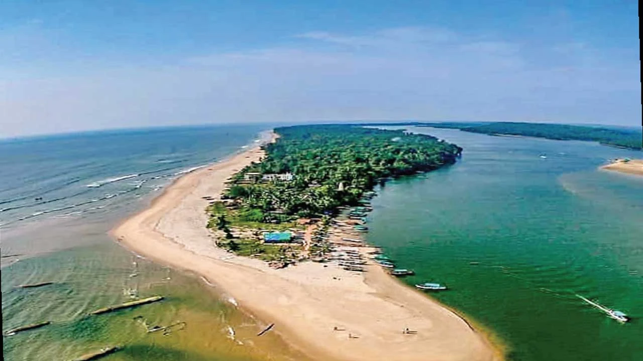 માલવણ સમુદ્રી અભયારણ્ય: મહારાષ્ટ્રનું જળચર સ્વર્ગ, જૈવ વિવિધતાથી ભરપૂર દરિયાઈ સંરક્ષિત ક્ષેત્ર અને પર્યટકો માટે આકર્ષક કેન્દ્ર છે.