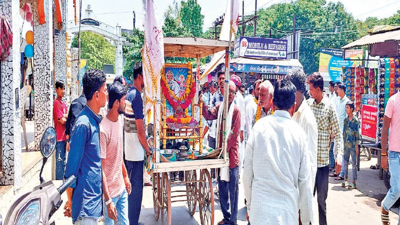 Sankheda: સંખેડા ભાથીજી મંદિરે ભંડારો-લોકડાયરો,શોભાયાત્રા યોજાયાં