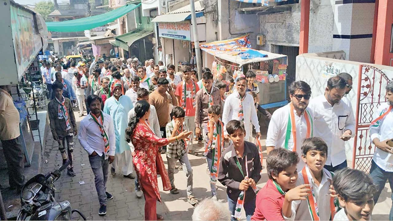 માંડલમાં Congress ઉમેદવારોએ રેલી યોજીને માંડલના મતવિસ્તારોમાં ચૂંટણી પ્રચાર કર્યો.