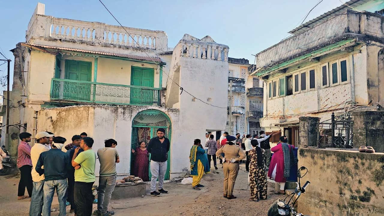 પાલનપુરમાં બંધ ઘરમાંથી વૃદ્ધાની લાશ મળતા ચકચાર, પોલીસે તપાસ હાથ ધરી.