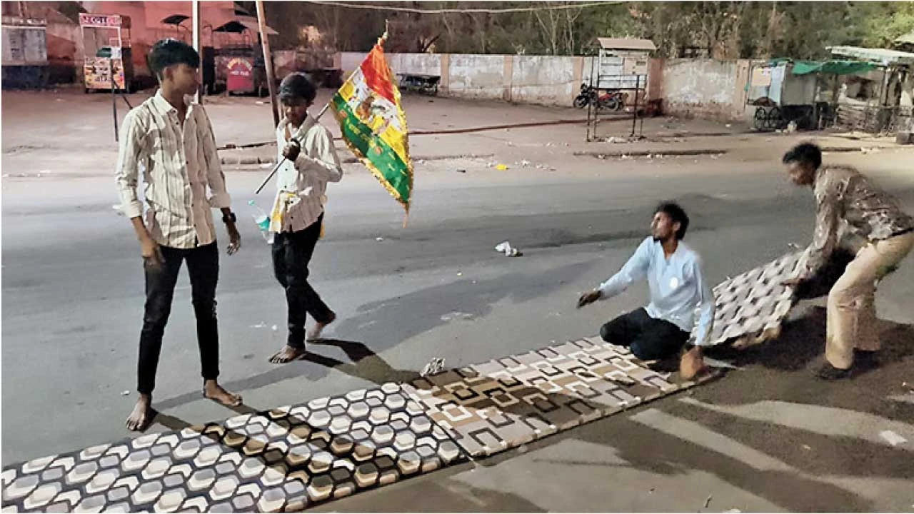 પાટણના યુવાનની રામાપીર માટે દંડવત યાત્રા