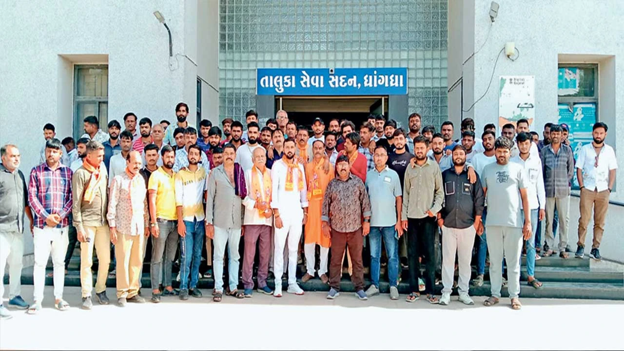 ધંધૂકા શહેરમાં યુવકની હત્યાના વિરોધમાં ધ્રાંગધ્રામાં VHP દ્વારા આવેદન પાઠવાયુ