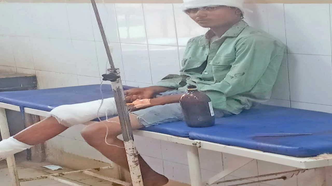 Patan: સરવા નજીક ટ્રેક્ટરની અડફેટે બાઈક સવાર બે ભાઈઓને ગંભીર ઈજાઓ