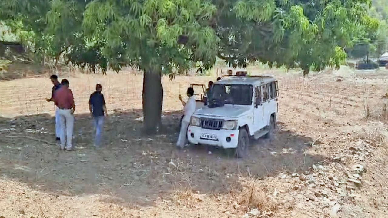 ખેડબ્રહ્મામાં પરિવારના મોભીએ માતા, પત્ની અને પુત્રની હત્યા કરી, પોતે પણ મૃત્યુ પામ્યો.