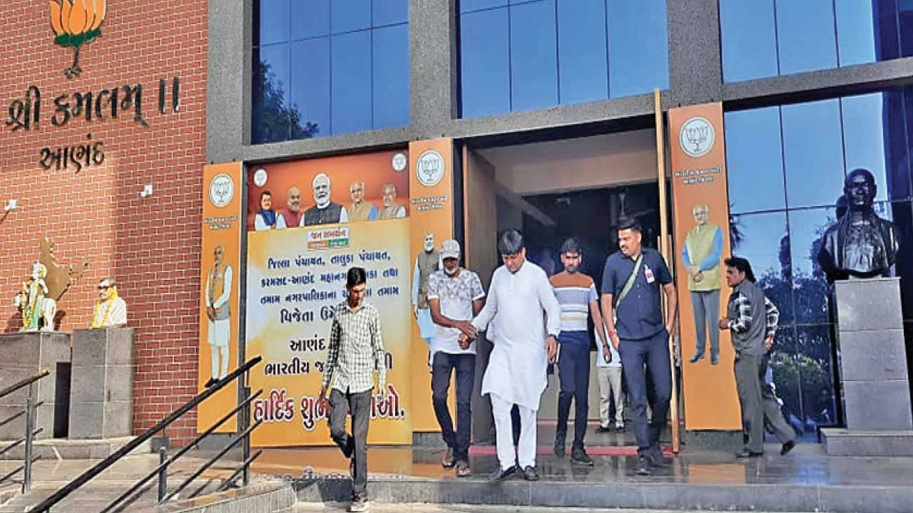 આણંદમાં સ્વરાજ હોદ્દેદારોની પસંદગી પ્રક્રિયા તેજ.
