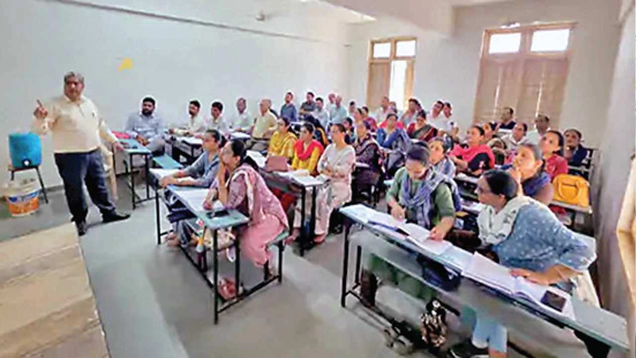 હિંમતનગર: વસ્તી ગણતરી તાલીમ કાર્યક્રમ શરૂ.