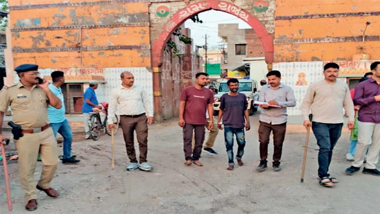 વિરમગામમાં ગૌવંશ હત્યા, માંસ લઈ જતા બે યુવાનો અમદાવાદથી ઝડપાયા.