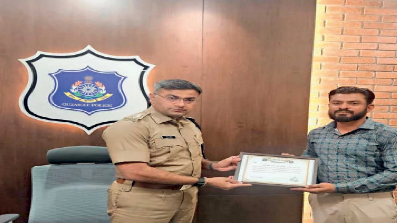 Nadiad: ખેડામાં અકસ્માતના બનાવોમાં ઈજાગ્રસ્તોને મદદ કરનાર બે યુવાનોનું સન્માન