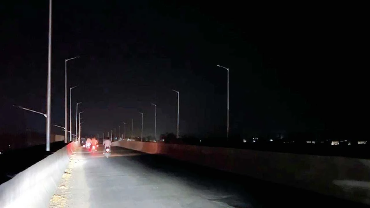 ડભોઇ ઓવરબ્રિજ: રૂ. 42 કરોડ ખર્ચ બાદ પણ અંધકાર.