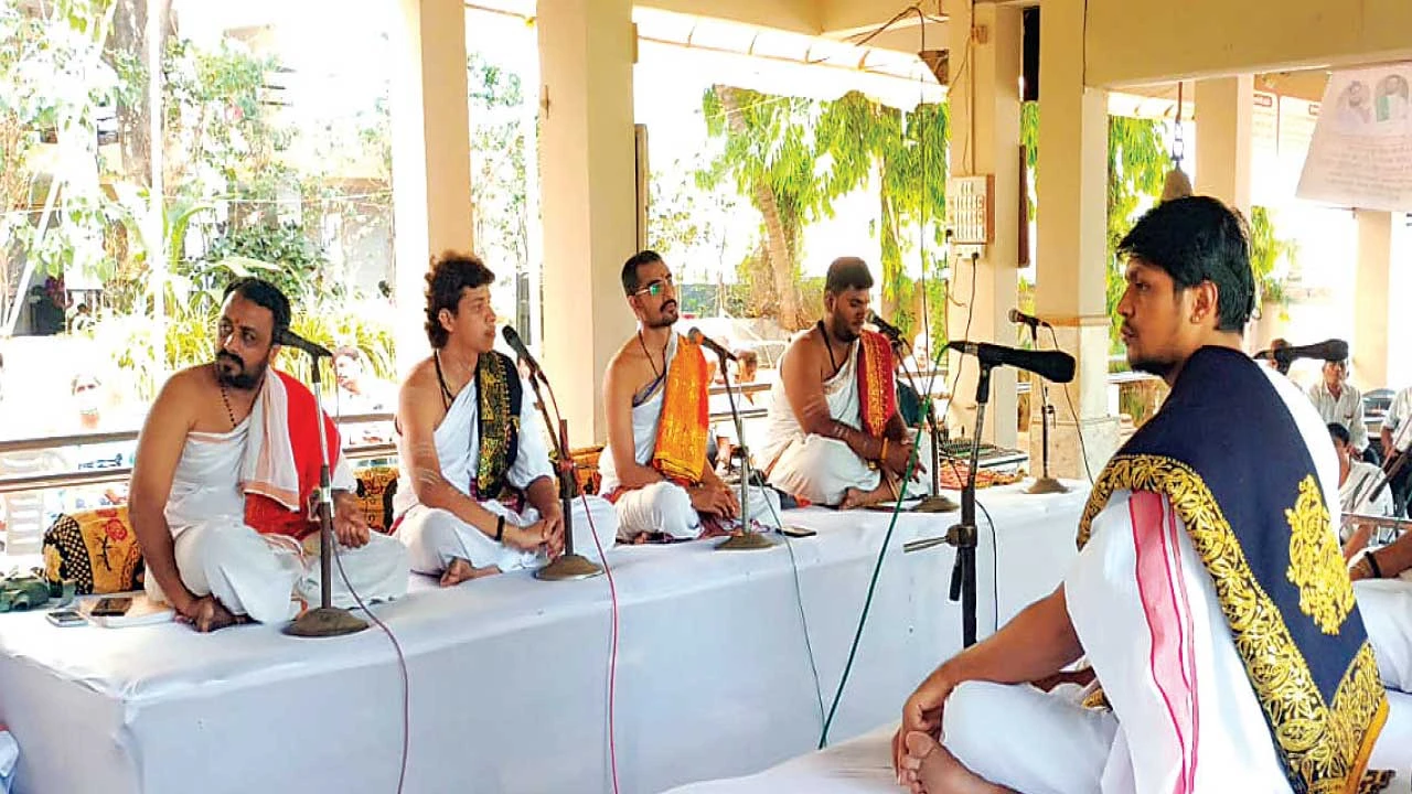 ભરૂચ: મક્તમપુરમાં 8 વેદમૂર્તિઓ દ્વારા વેદ ઘનપાઠનો પ્રારંભ