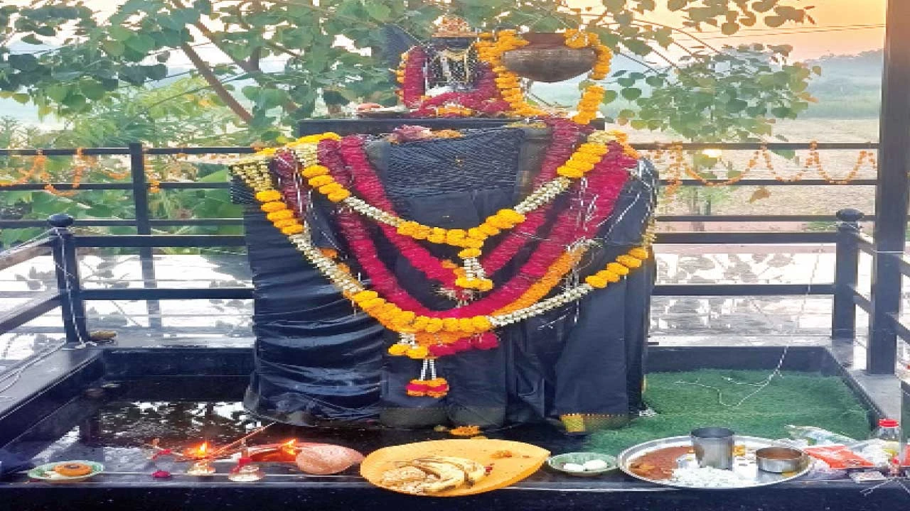 કોઠંબા સિદ્ધેશ્વર મંદિરમાં શનિદેવ મહારાજની પ્રતિષ્ઠા.
