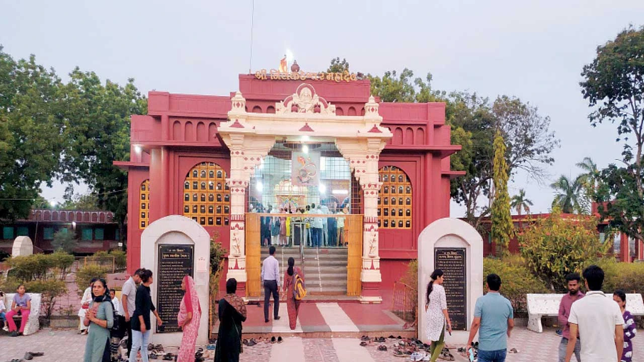 ઝાડેશ્વર નીલકંઠેશ્વર મંદિરમાં અધિક માસની ભવ્ય શરૂઆત, ભક્તોનું ઘોડાપૂર.