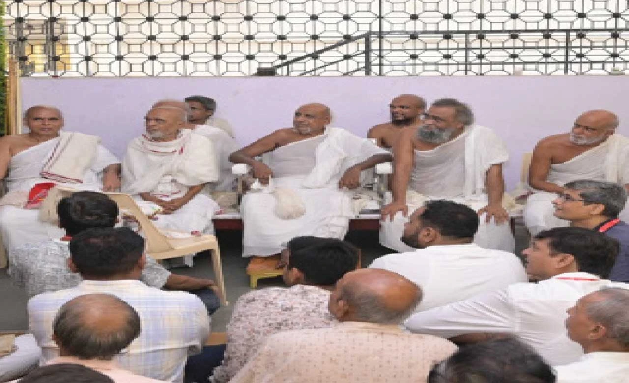 ભરૂચમાં વર્ષી તપ: ગચ્છાધિપતિ આચાર્ય નરદેવસાગરસૂરિજીની પધરામણી.