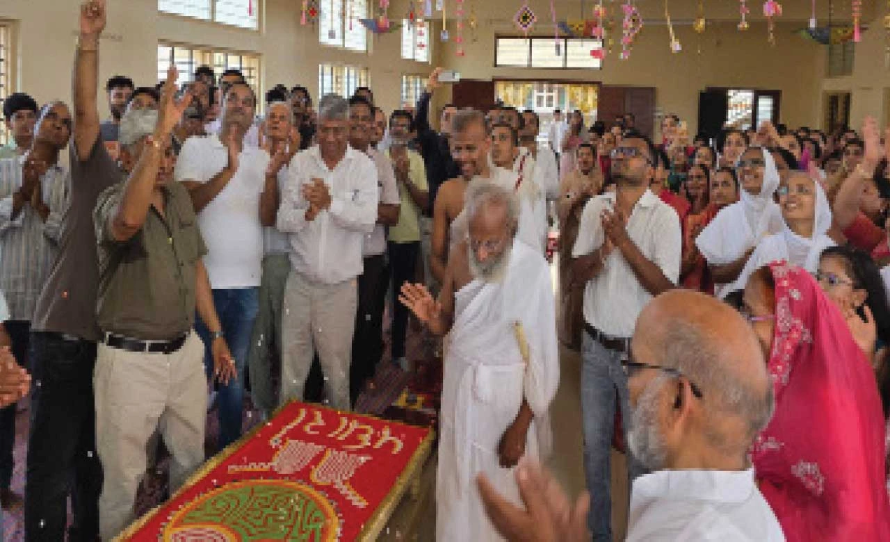 જૈનાચાર્ય યશોવર્મસૂરીજી મહારાજનો અંકલેશ્વરમાં ભવ્ય પ્રવેશ, સામૈયું યોજાયું.