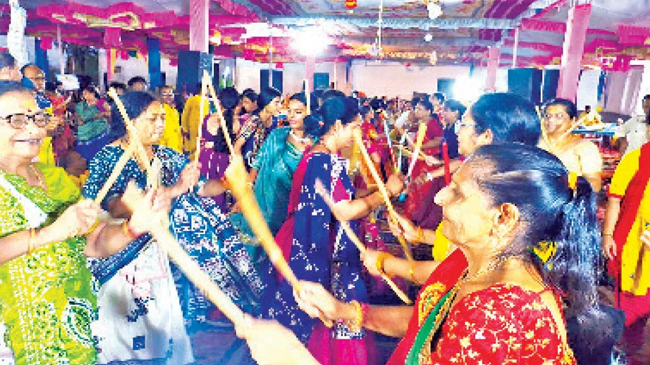 વડોદરાના શ્રી રંગફર્મ ખાતે શ્રીમદ્ ભાગવત પૂજન અને ભગવાન શ્રીકૃષ્ણ જન્મોત્સવની ભવ્ય ઉજવણી.