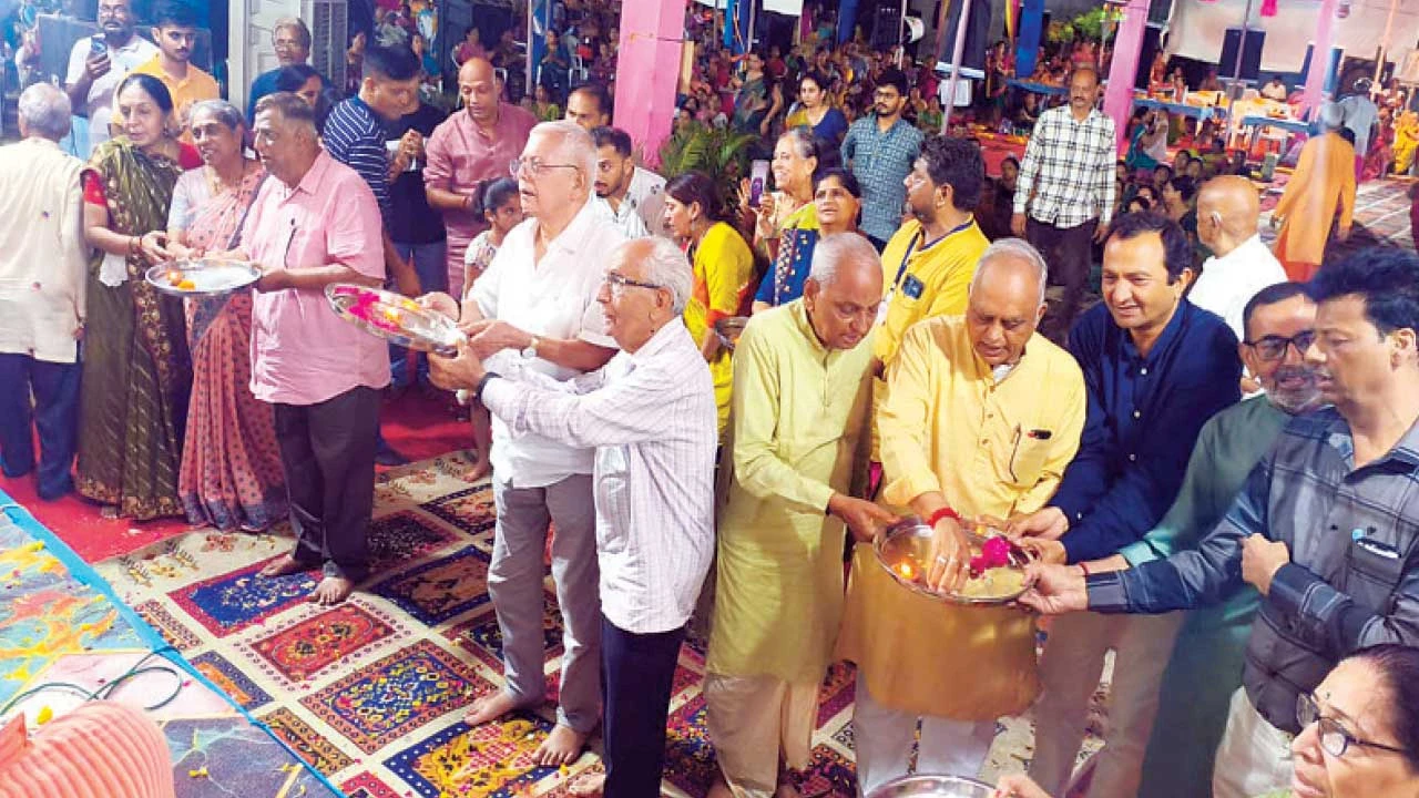 વડોદરામાં ભાગવત કથાના 8મા દિવસે સ્વાહાકાર પુણ્ય અને ભક્તિમય ભજન સંધ્યાની ઉજવણી.