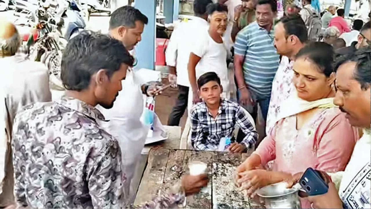 પાટણ કર્મકાંડી બ્રાહ્મણ સંગઠન દ્વારા પુરુષોત્તમ માસમાં ૧૦૦૦ લીટર ઠંડી છાસનું વિનામૂલ્યે વિતરણ.