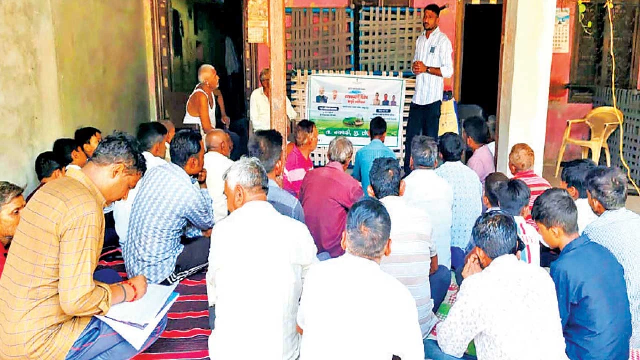 નસવાડીમાં રાસાયણિક ખાતરના યોગ્ય ઉપયોગ અને કપાસ નિદર્શન કિટ માટે જાગૃતિ અભિયાન