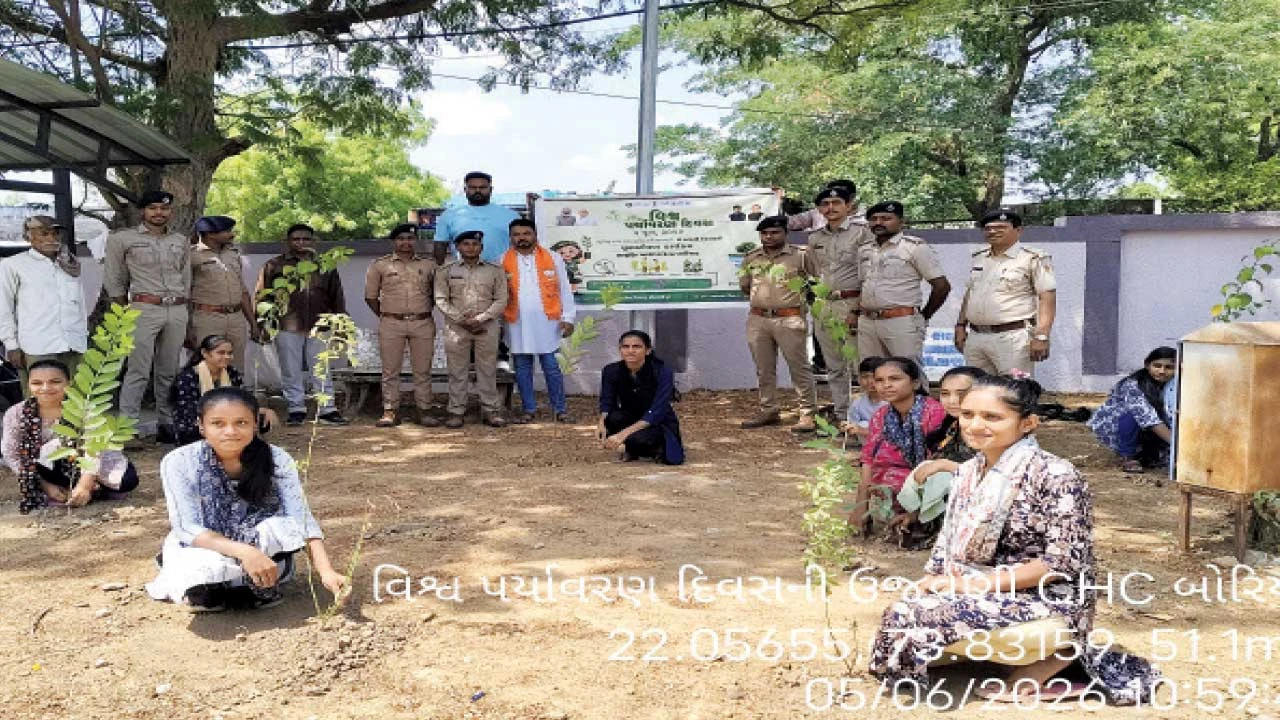 છોટાઉદેપુર: નસવાડી CHC ગઢબોરિયાદમાં ૨૦૦ વૃક્ષોનું વાવેતર, પર્યાવરણ જાગૃતિ ફેલાવાઈ