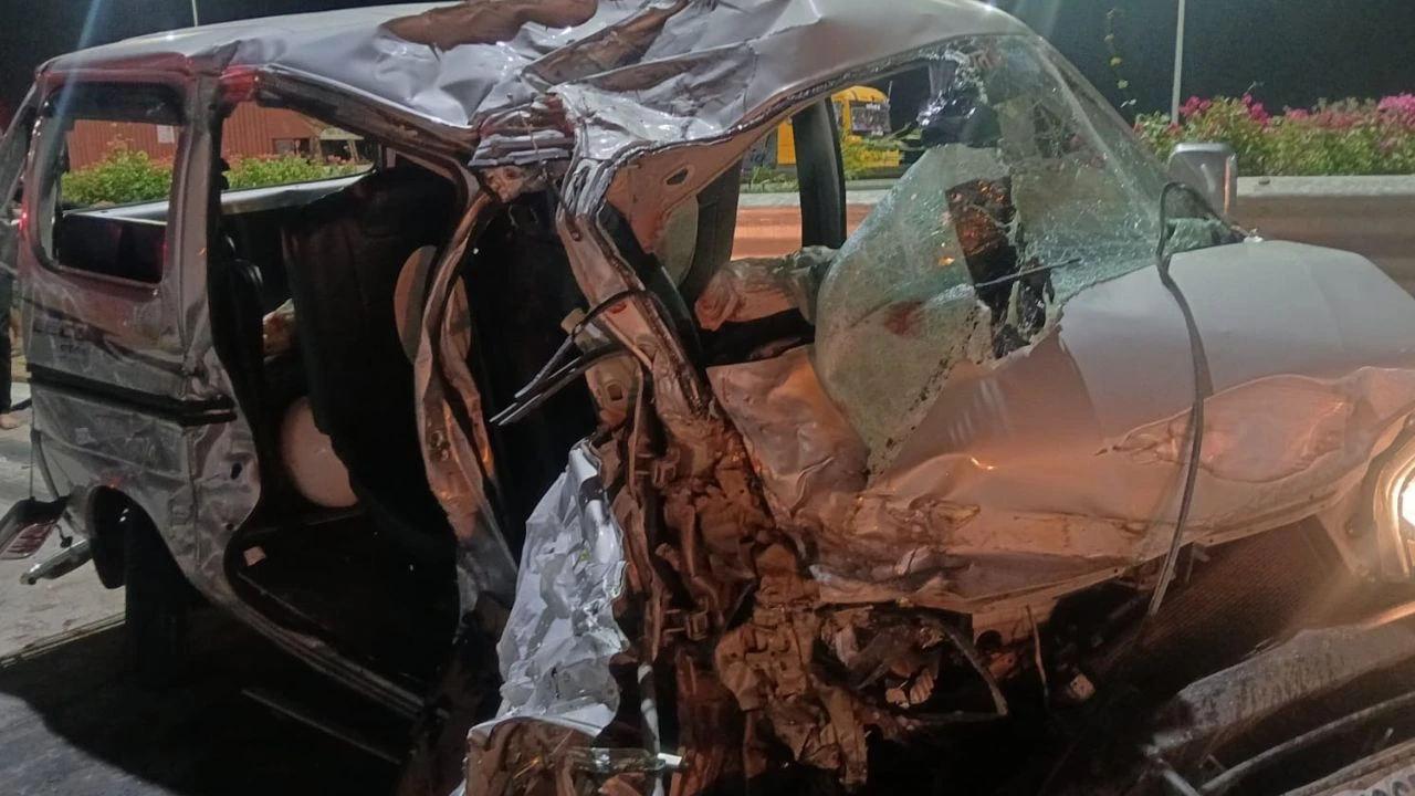 Gujarat Latest News Live : વડોદરાના પાદરા પાસે ત્રિપલ અકસ્માત, 4 ના મોત 5 લોકોની હાલત અત્યંત નાજુક